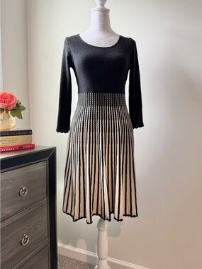 Preloved Black and Cream Knit Fit-and-Flare Dress